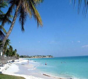 is Aruba safe for beaches and swimming